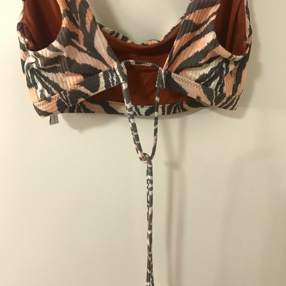 Becca Tiger print bikini top size 0 - Picture 3 of 5
